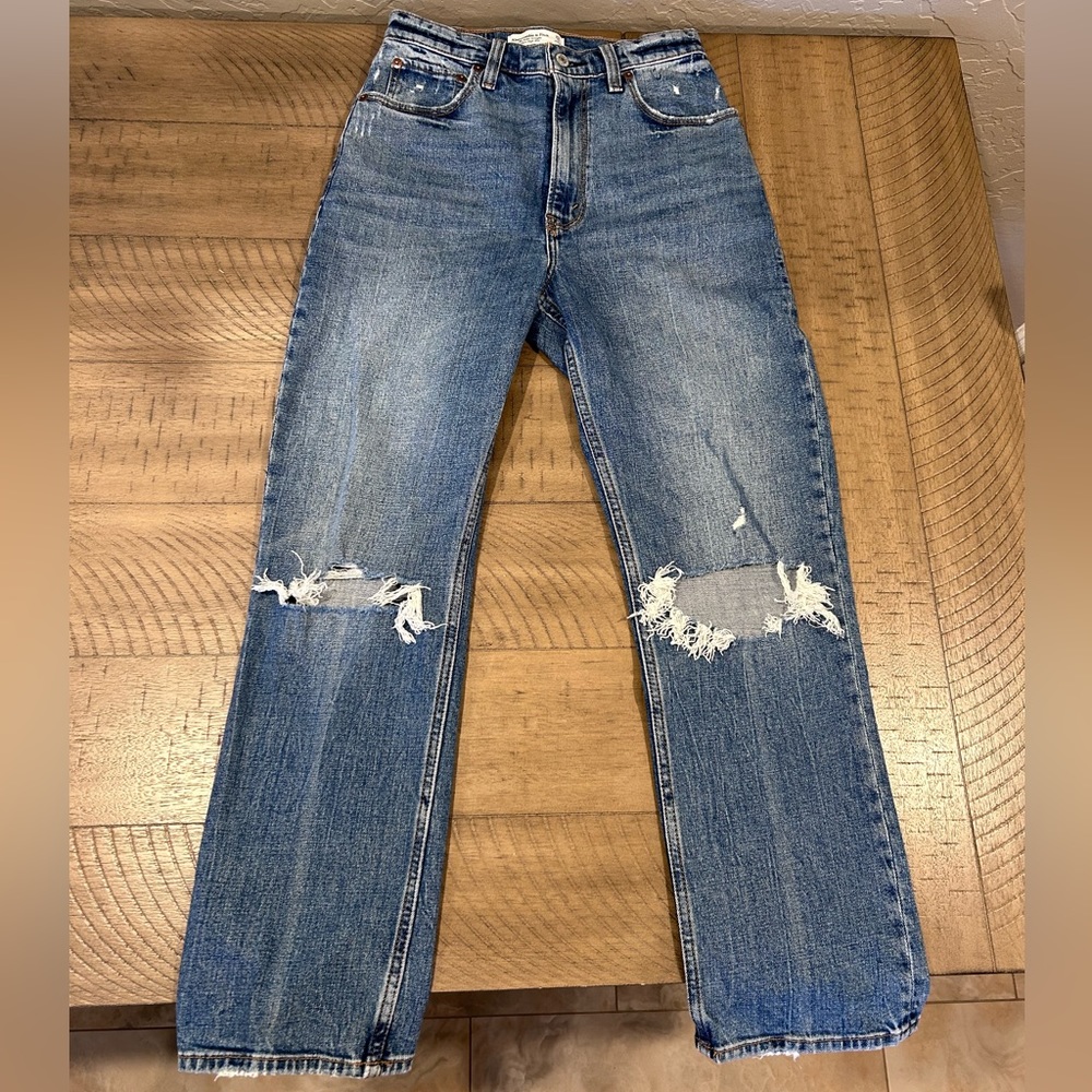 Brand new Abercrombie Curve Love Ankle Jeans (25R)